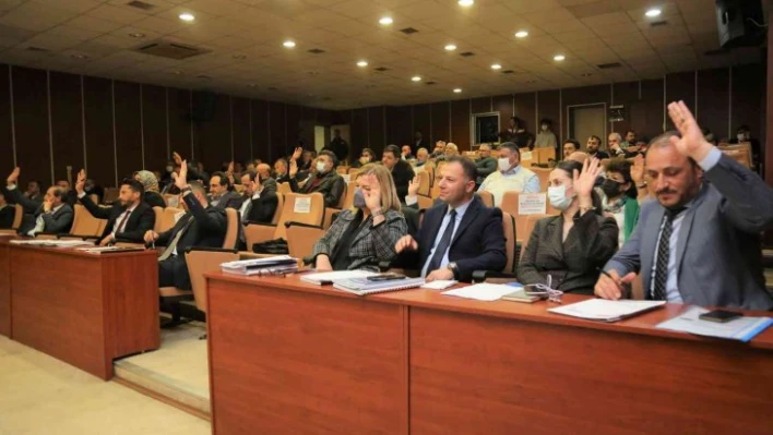 İş yerlerinde Türkçe isim kullanılması oy birliğiyle kabul edildi