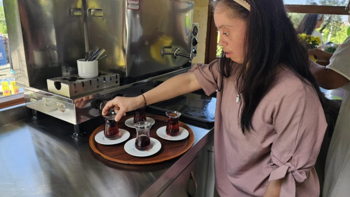 İsmi de, çalışanları da çok özel
