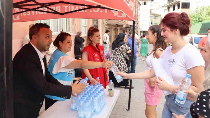 İzmit Belediyesi, KPSS'ye giren adayları yine yalnız bırakmadı