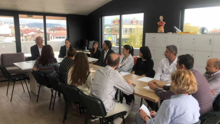 İzmit Çınar Akademi'de değerlendirme toplantısı yapıldı