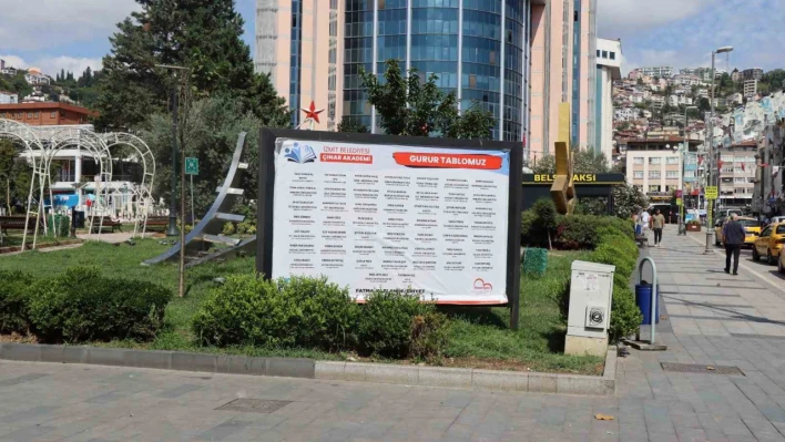 İzmit'in reklam panoları Çınar Akademi'nin gurur tablosuyla süslendi