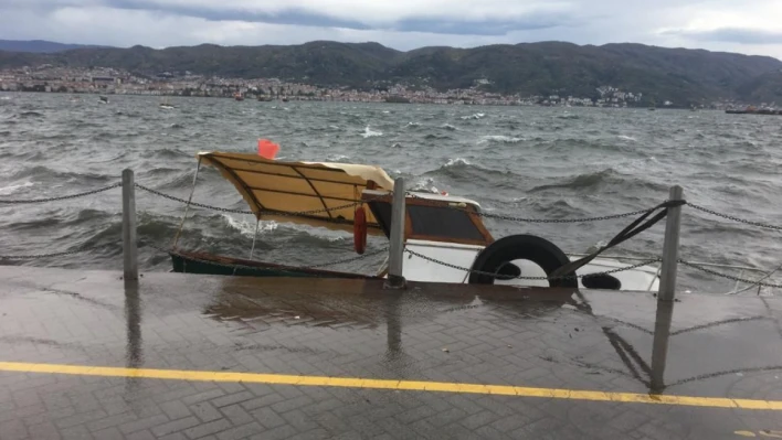 İzmit Körfezi'nde fırtına nedeni ile 5 tekne battı