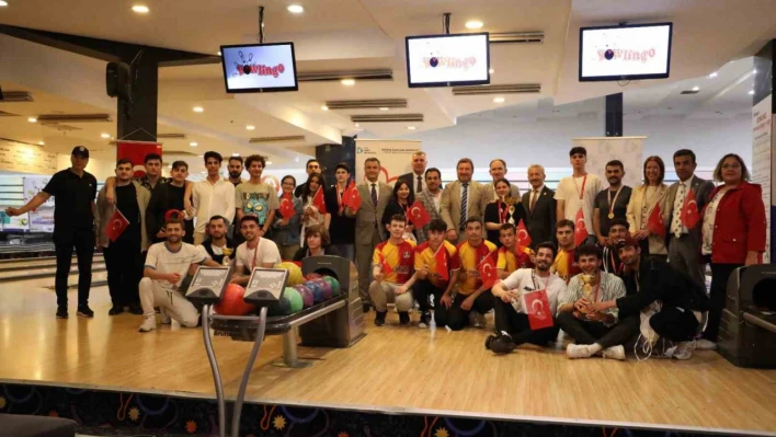 İzmitli gençler Bowling Turnuvası'nda 19 Mayıs coşkusu yaşadı