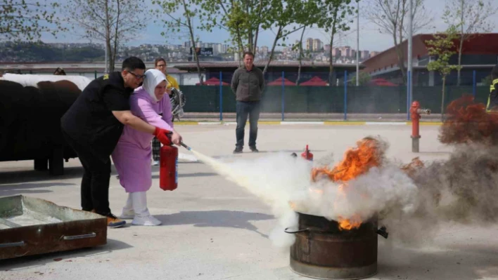 Kadınlar servis şoförü olabilmek için eğitime girdi