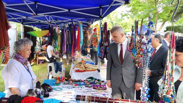 Kadınların el emeği ürünleri bahar şenliğinde stantlarda yerini aldı