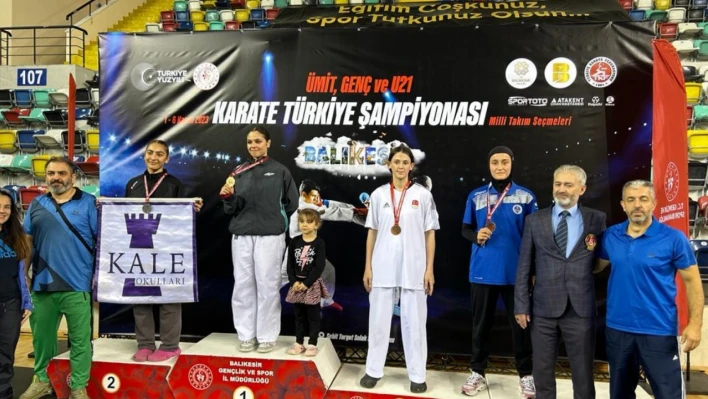 Karate Şampiyonasında Kağıtspor rüzgarı