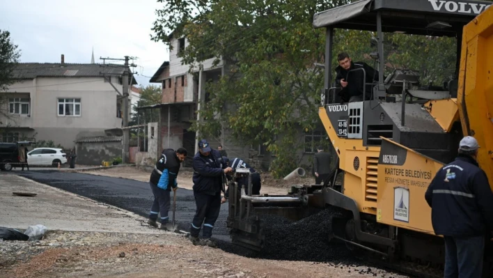 Kartepe'de 3 sokağa 750 ton asfalt