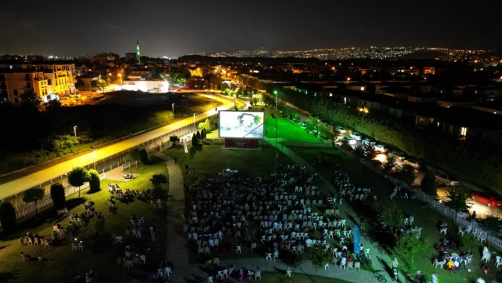 Kartepe'de açık havada sinema keyfi