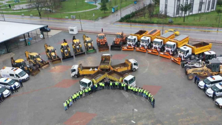 Kartepe'de ekipler yoğun kar yağışına karşı teyakkuzda