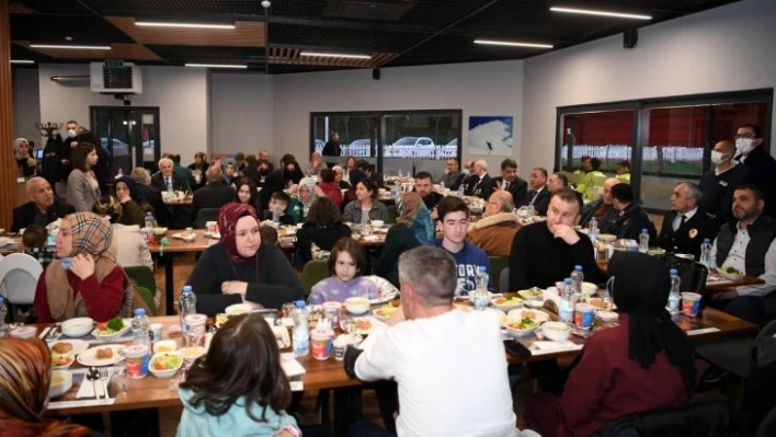 Kartepe'de şehit ve gazi aileleri iftar programında buluştu