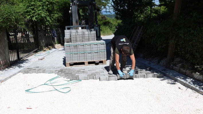 Kartepe'de sokaklar parke tamiratlarıyla konfor kazanıyor