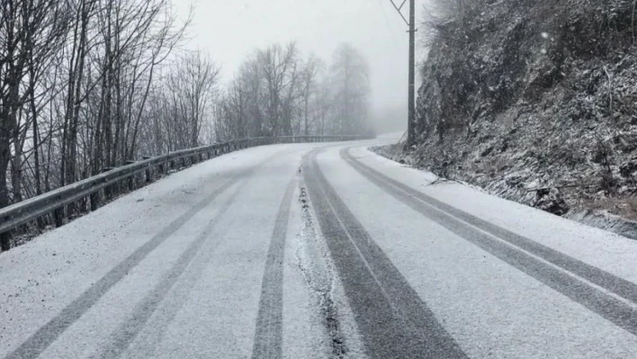 Kartepe'ye mevsimin ilk karı yağdı