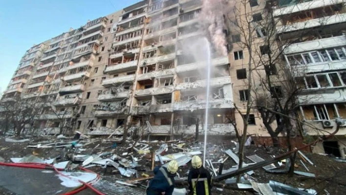 Kiev'de bugün 20.00'de başlayacak sokağa çıkma yasağı, Perşembe günü 07.00'de sona erecek.