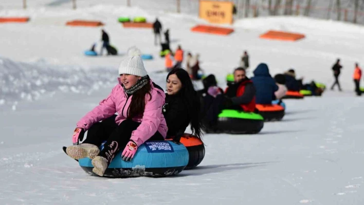 Kış tutkunlarının bir yıldır beklediği KARFEST'te eğlence doruğa çıktı