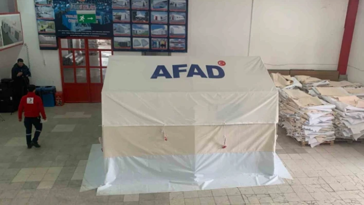 Kızılay'ın ürettiği deprem çadırlarının afet bölgelerine sevki sürüyor