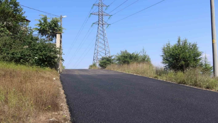 Kocaçeşme Caddesi'ne 250 ton asfalt