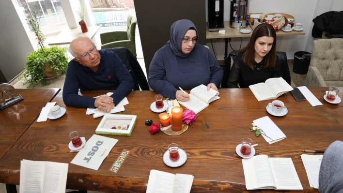 Kocaeli'de 'Okuyan Şehir Kulübü' kitapseverleri buluşturuyor