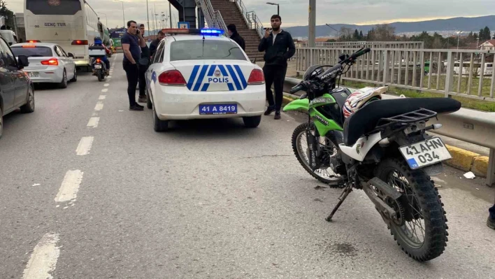 Kocaeli'de 4 aracın karıştığı kazada 2 motosiklet sürücüsü yaralandı