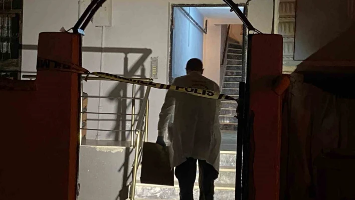 Kocaeli'de bir kişi evinde silahla vurulmuş halde bulundu