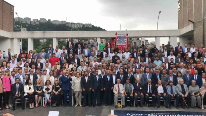 Kocaeli'de geleneksel kent bayramlaşmasında geçmişten bugüne yapılan bayramlaşmaların fotoğrafları sergilendi