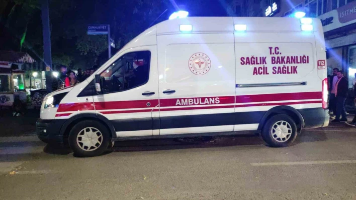 Kocaeli'de iki grup arasında kavga: 23 yaşındaki genç göğsünden bıçaklandı