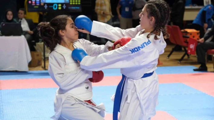 Kocaeli'de karate rüzgarı