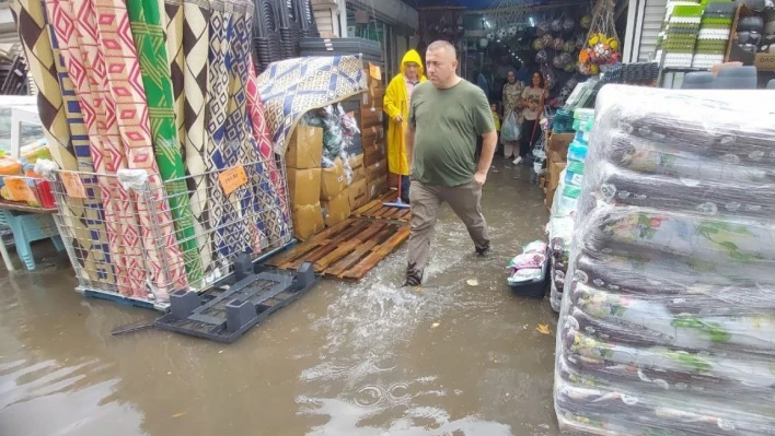 Kocaeli'de yollar nehre döndü