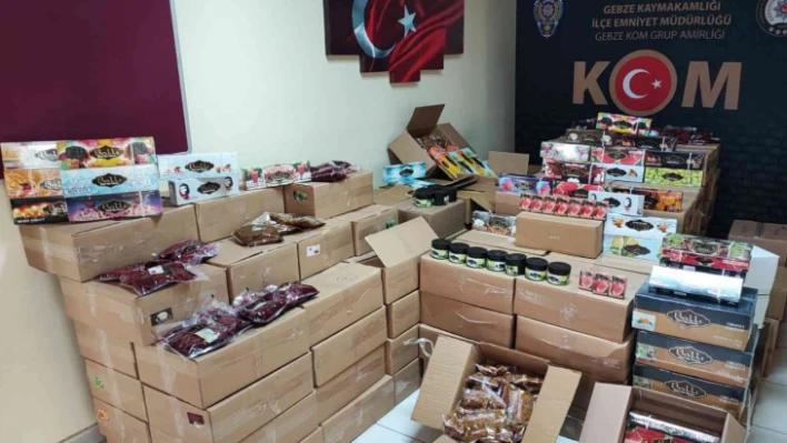 Kocaeli polisinden dev operasyon: Tonlarca kaçak nargile tütünü, binlerce makaron ele geçirildi