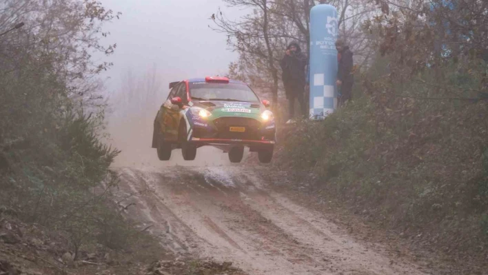 Kocaeli Rallisi nefes kesti: Ortalığı tozu dumana kattılar