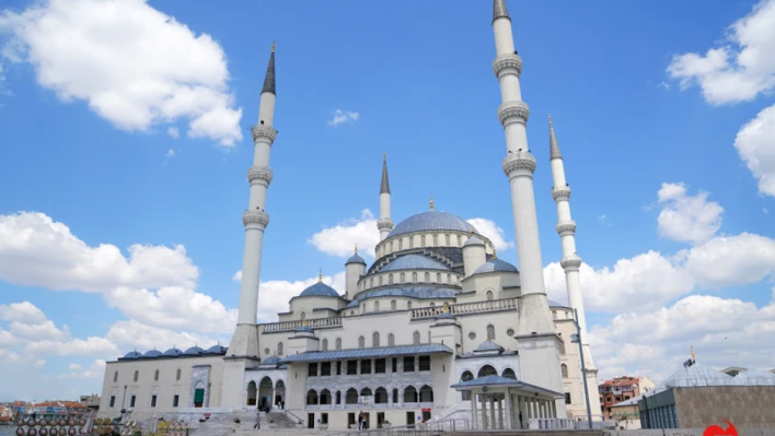 Kocatepe Camii'ndeki yapılan skandal görüntüler sonrası gözaltı !