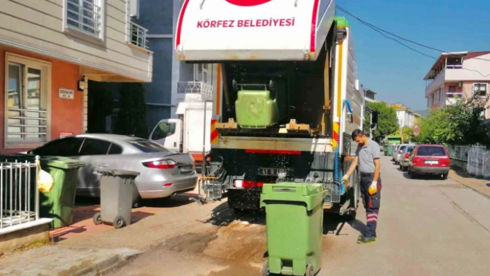 Körfez'de çöp konteynerleri dezenfekte ediliyor