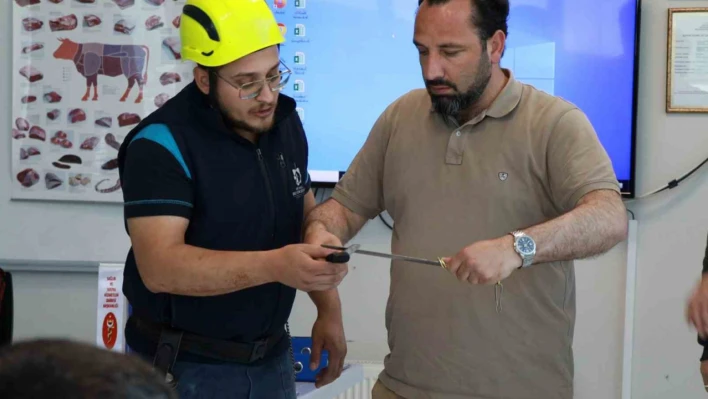 Kurban kesim kursuna yoğun ilgi