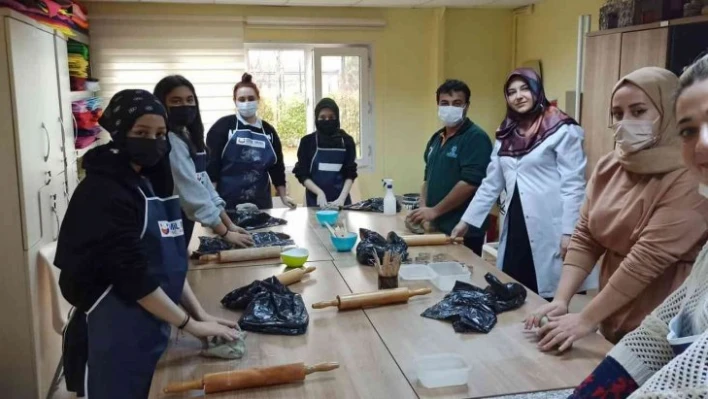 Lise ve üniversite öğrencilerinden Cemil Meriç'e ziyaret