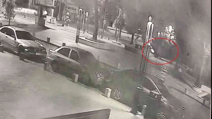 Lüks otomobilin takla attığı anlar kamerada