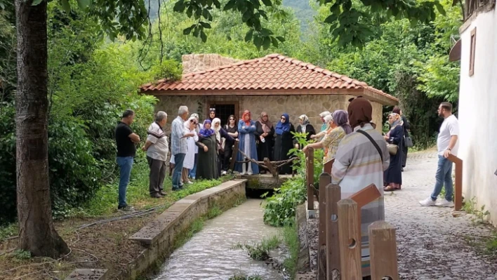 Manevi mekanları gezdiler