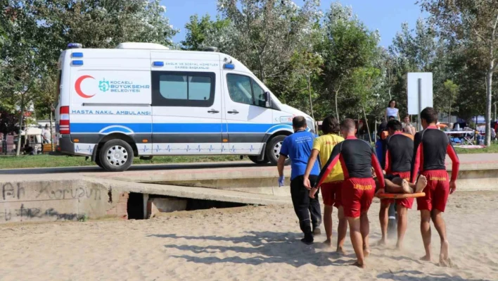 Mavi ambulanslar yaz sezonu boyunca tatilcilerin en zor anlarında yanlarındaydı