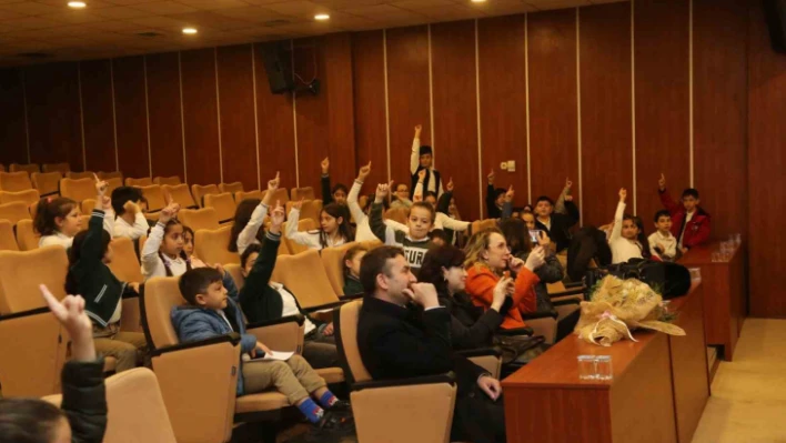 Meclis sıraları ders sıralarına döndü