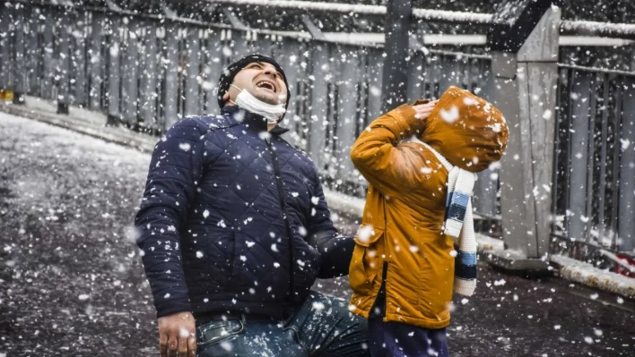 Meteoroloji duyurdu! Kışlıklarınızı çıkartın.. Perşembe günü kar geliyor!