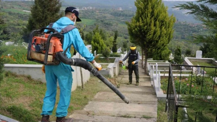 Mezarlıklar bayrama hazırlanıyor