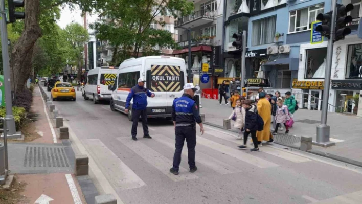 Miniklerin trafik güvenliği zabıta ekiplerine emanet