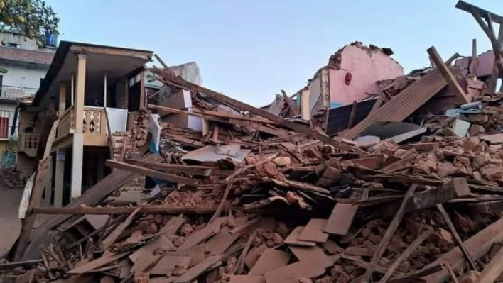 Nepal'de 6.4 büyüklüğünde deprem: 128 ölü