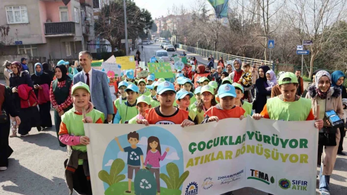 Öğrencilerden sıfır atık yürüyüşü