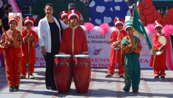 Öğrencilerin devamsızlık sorununu çözmek için mehter takımı kurdular