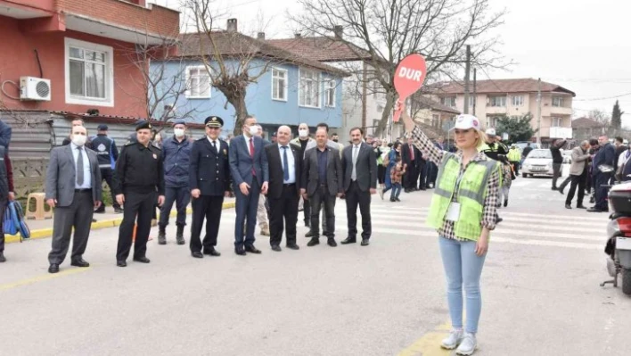 Okul önlerindeki trafik düzenini gönüllüler sağlayacak