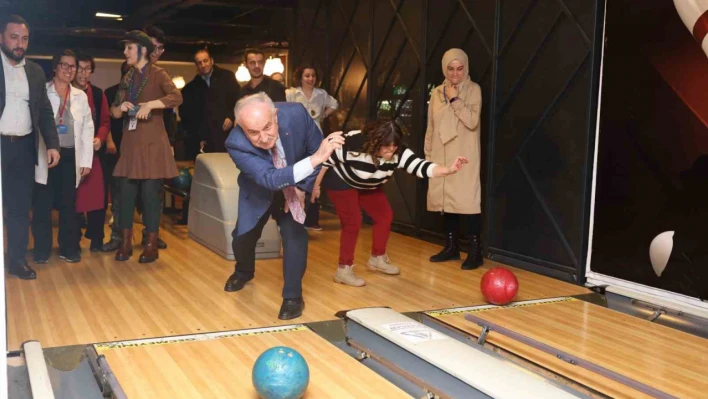 Özel bireyler bowling etkinliğinde doyasıya eğlendi