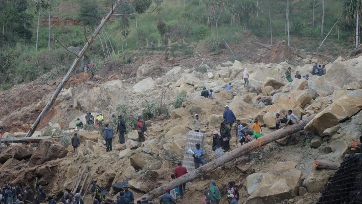 Papua Yeni Gine'de heyelan: 2 binden fazla kişi toprak altında kaldı