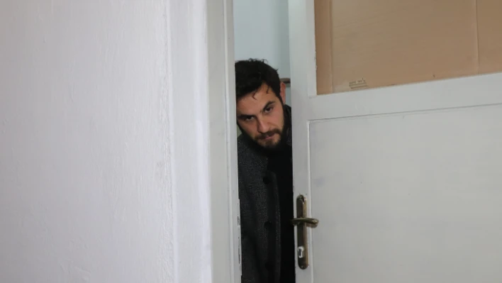 Parasını alamayınca kiracısının kapısına dayandı