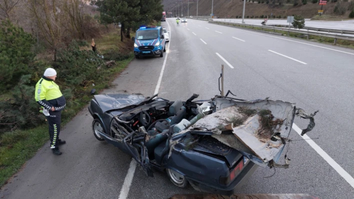 Parçalanan Tofaş'tan ağır yaralı olarak çıktı !