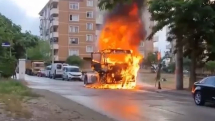 Park halindeki çekici alev topuna döndü