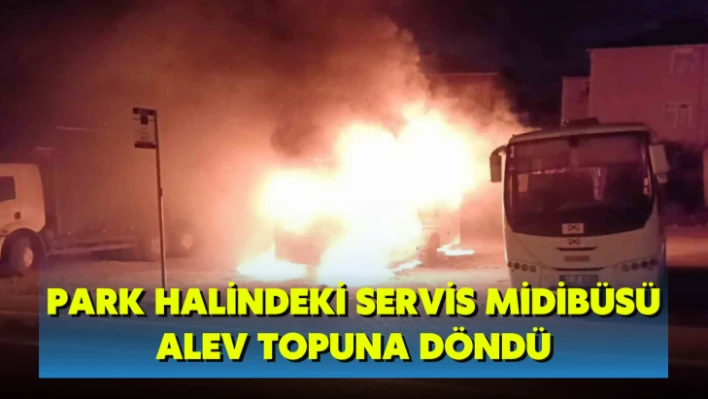 Park halindeki servis midibüsü alev topuna döndü